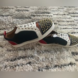 Christian Loubotin Low Top Louis Junior Spikes